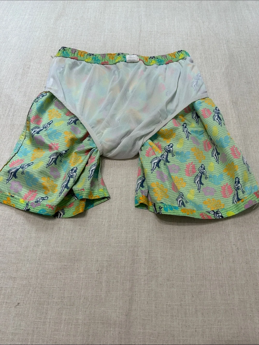 Peter Millar Swim Trunks Hula Girl Tropical Men’s Large Green Novelty Print
